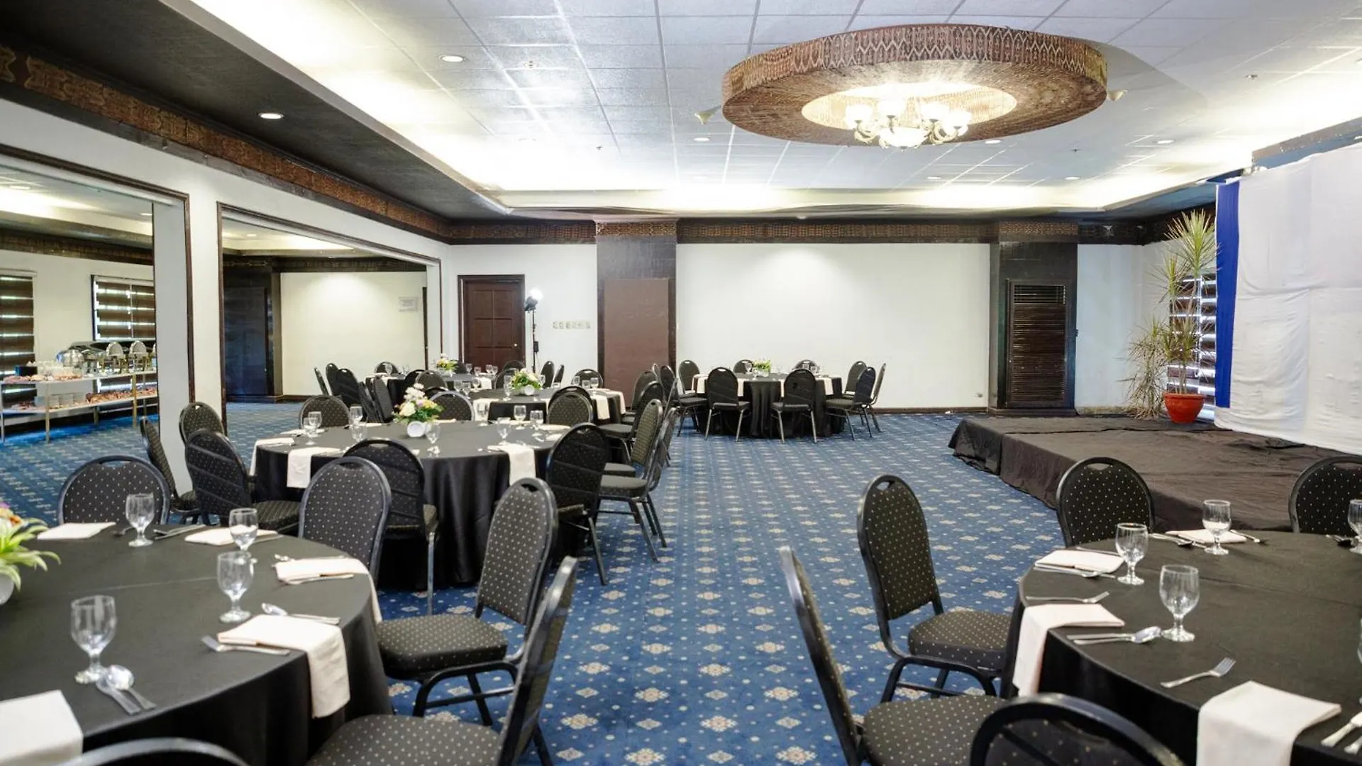 Waterfront Insular Hotel Davao City 4*,  הפיליפינים