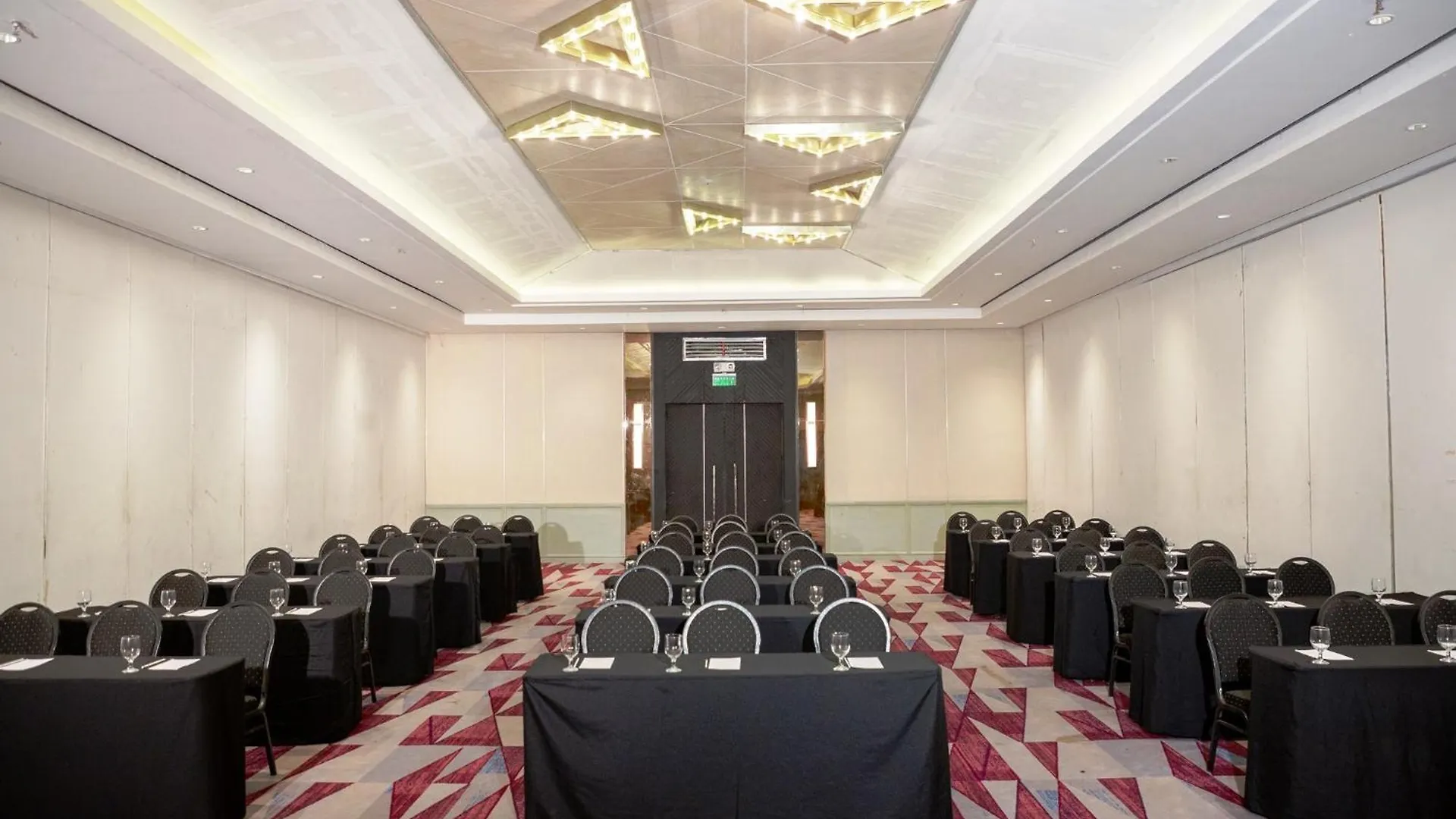 ****  Waterfront Insular Hotel Davao City הפיליפינים
