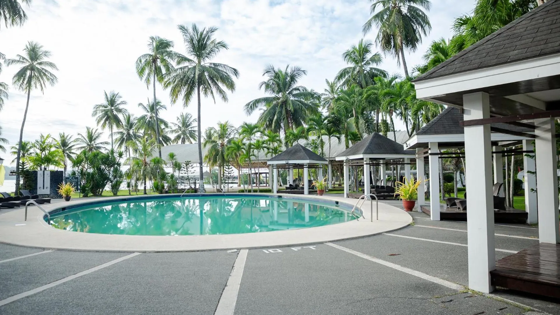 워터프런트 인술라 호텔 다바오 Davao City 4*,