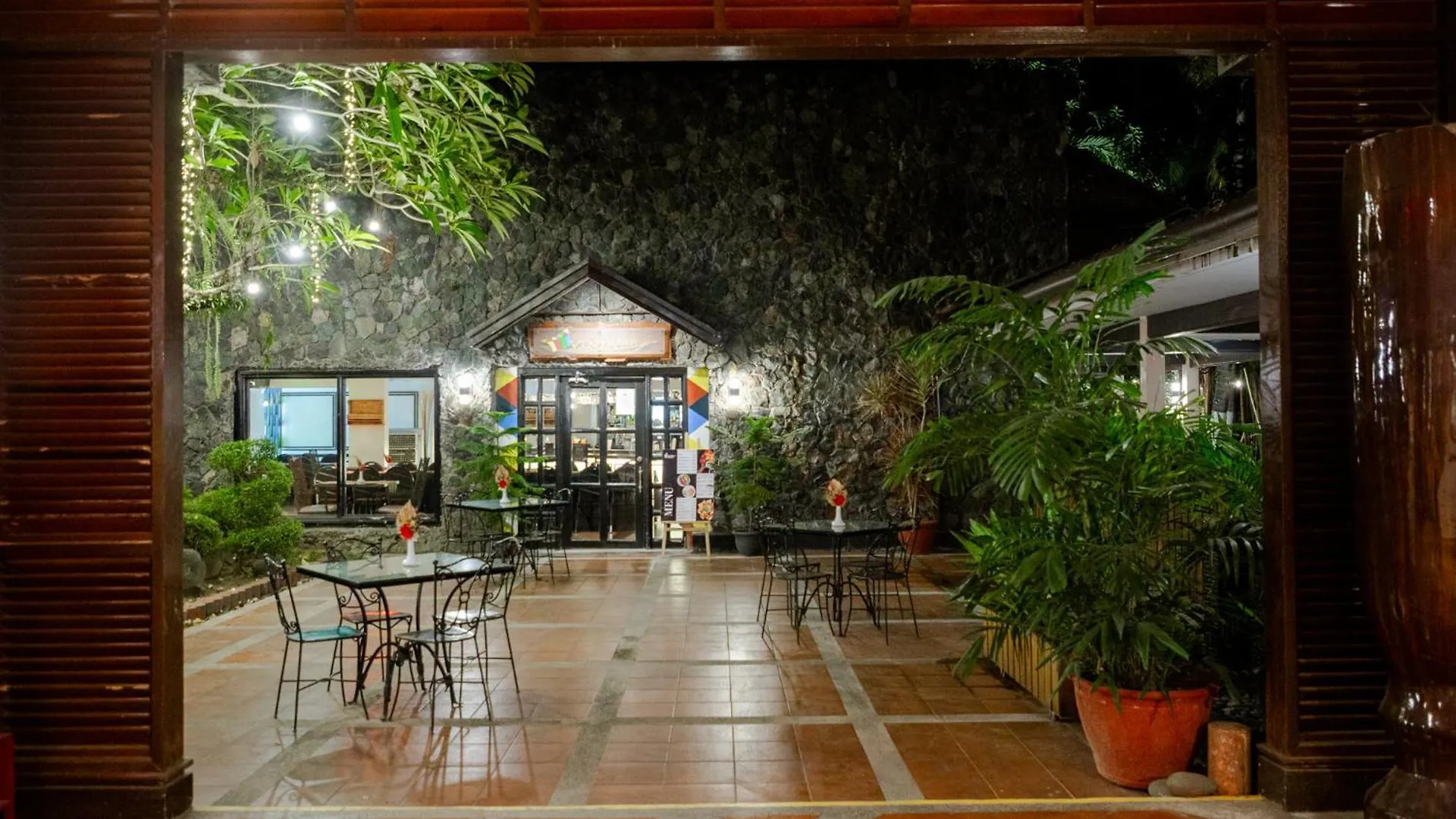 워터프런트 인술라 호텔 다바오 Davao City 4*,  필리핀