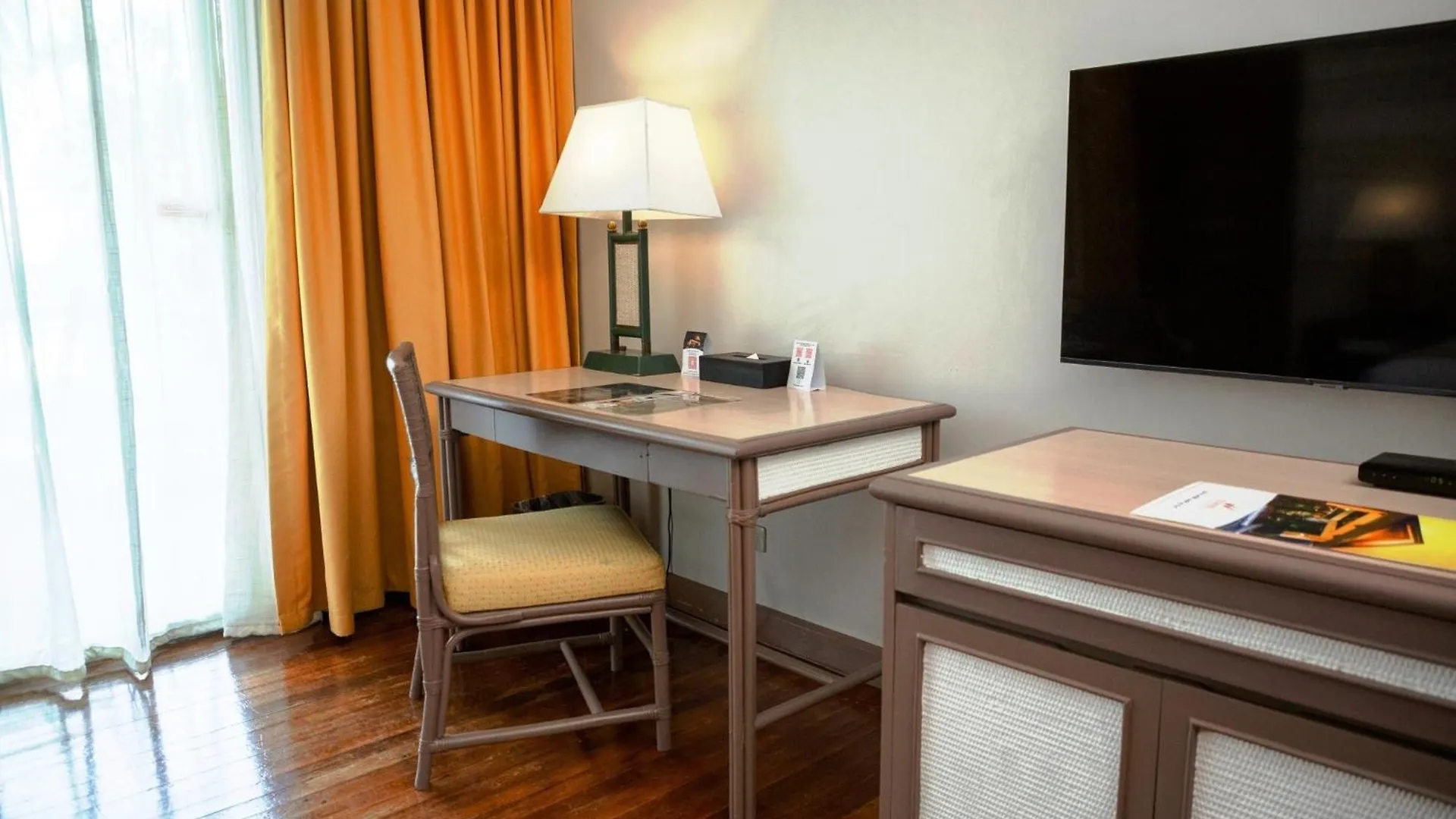 워터프런트 인술라 호텔 다바오 Davao City 4*,