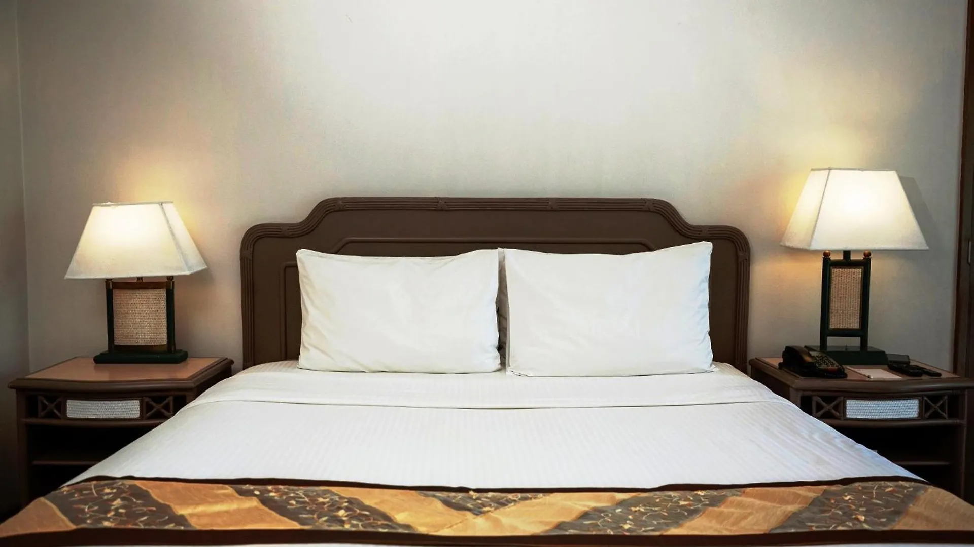 Waterfront Insular Hotel Davao City 4*,